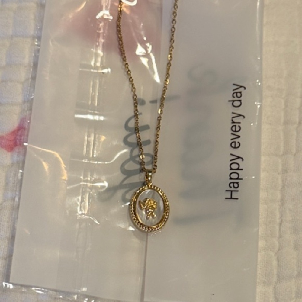 Gold Pendant Necklace with Oval Charm NIP - Picture 9 of 10